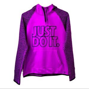 NWOT Women’s Nike Hoodie With Therma- Fit.